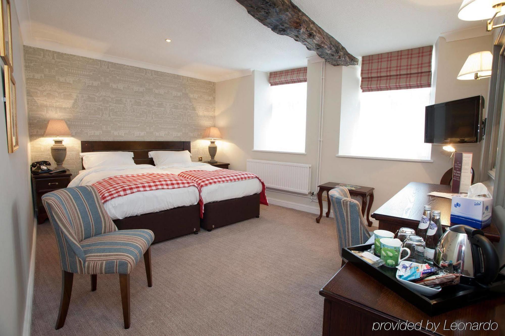 The Fleece At ไซเร็นเซสเตอร์ ภายนอก รูปภาพ A room at the hotel