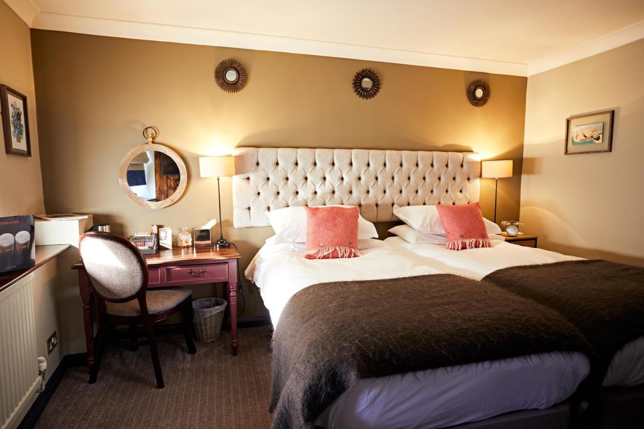 The Fleece At ไซเร็นเซสเตอร์ ภายนอก รูปภาพ A room at the hotel