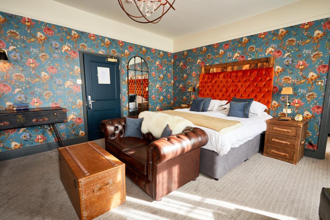 The Fleece At ไซเร็นเซสเตอร์ ภายนอก รูปภาพ The hotel's rooms are individually designed.