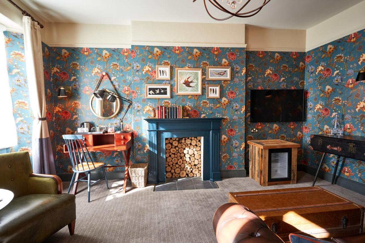 The Fleece At ไซเร็นเซสเตอร์ ภายนอก รูปภาพ The interior of the hotel