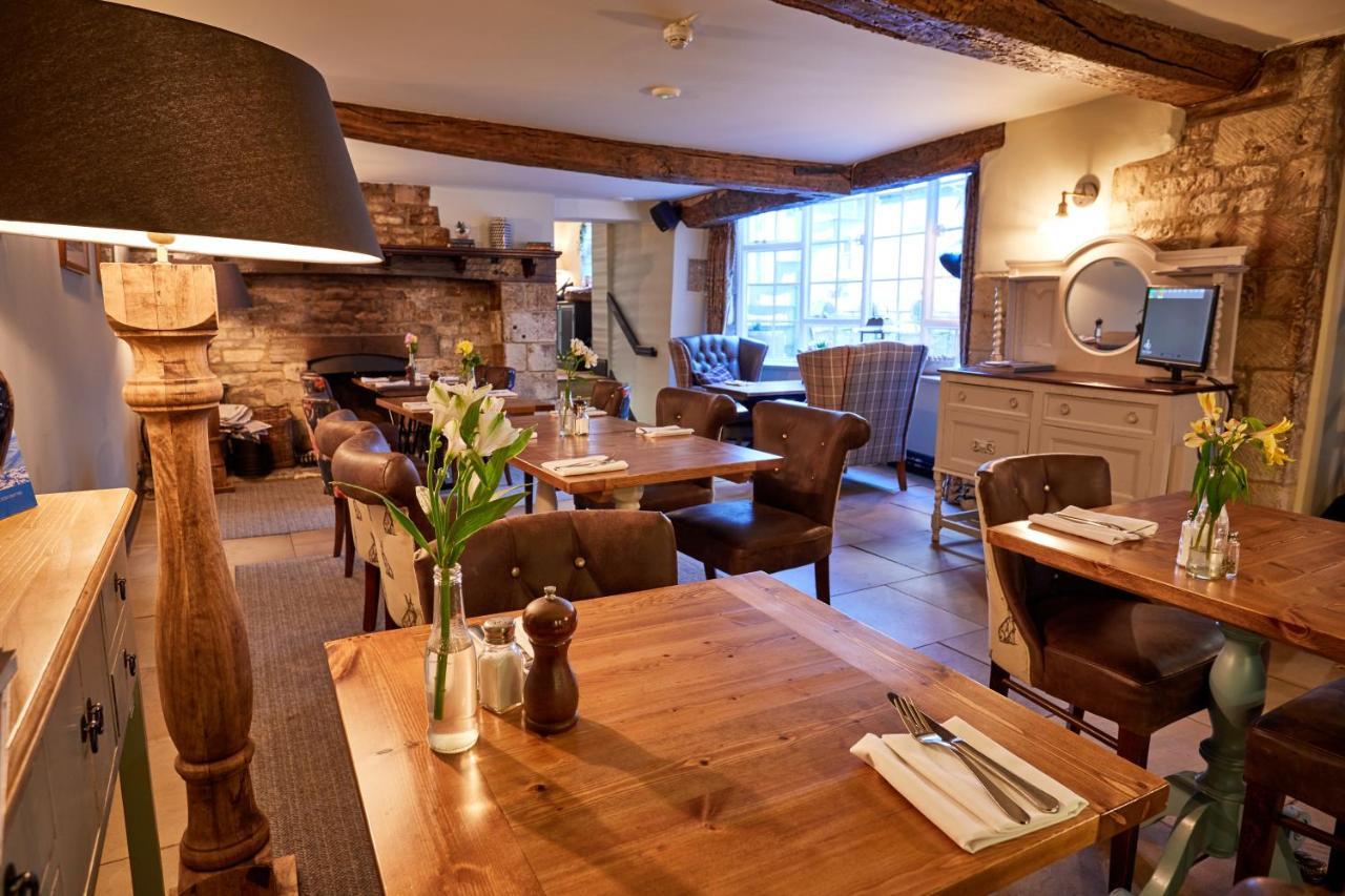 The Fleece At ไซเร็นเซสเตอร์ ภายนอก รูปภาพ The interior of the restaurant